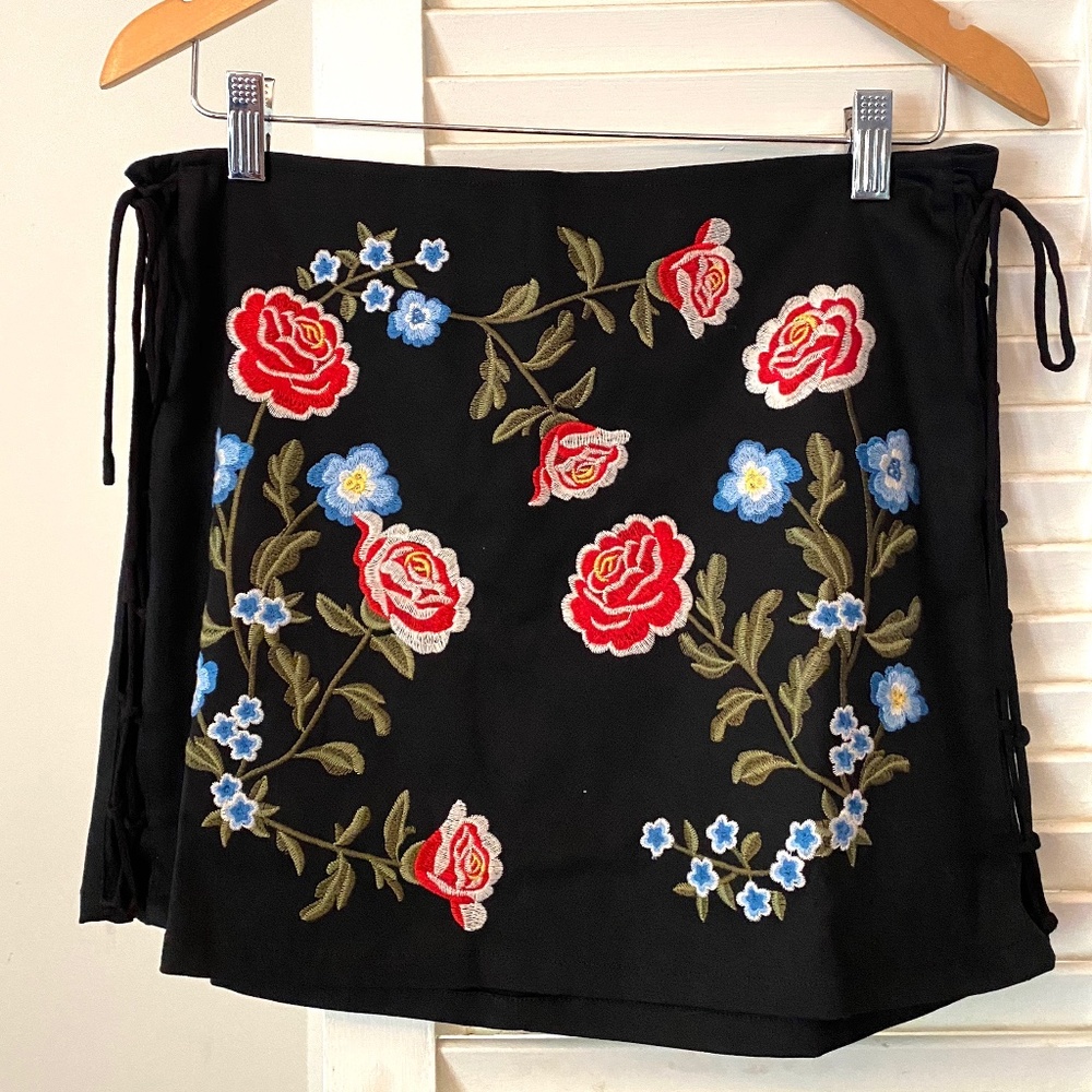 Floral Embroidery Mini Skirt